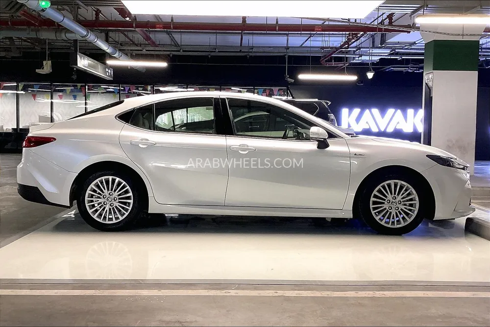 تويوتا كامري 2025 for Sale in الشارقة Image-7