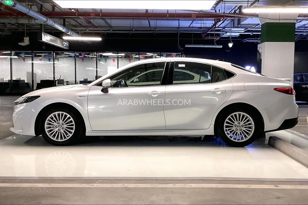 تويوتا كامري 2025 for Sale in الشارقة Image-8