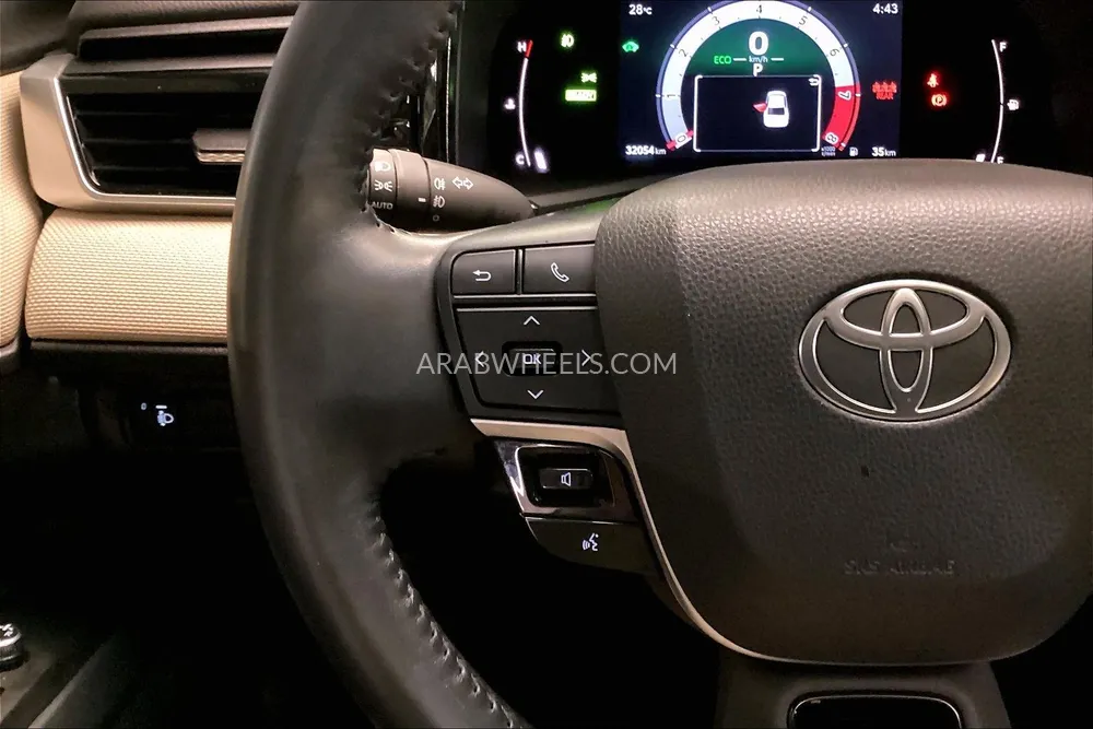 تويوتا كامري 2025 for Sale in الشارقة Image-24