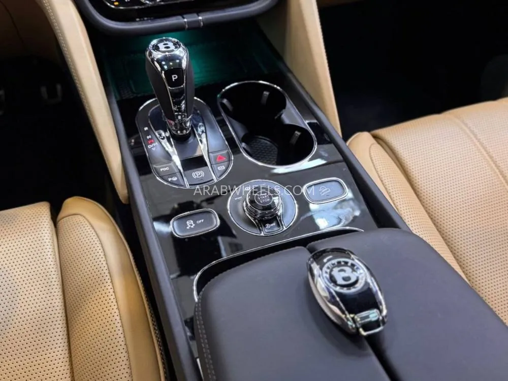Bentley Bentayga 2022 for Sale in Dubai Image-12