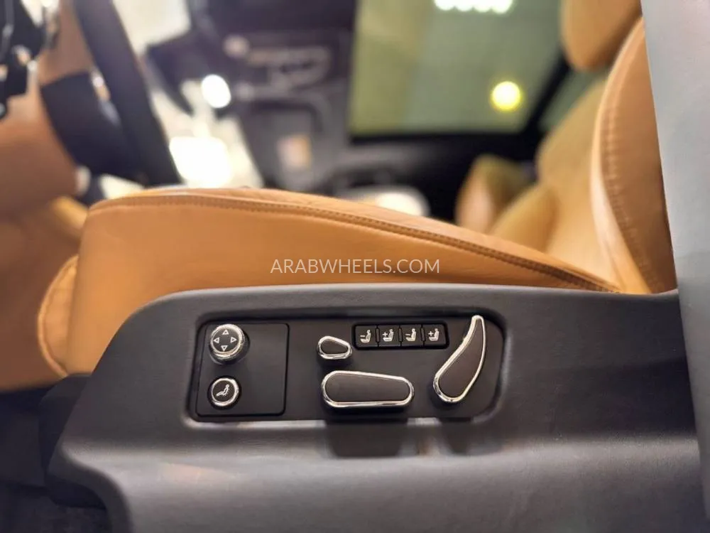 Bentley Bentayga 2022 for Sale in Dubai Image-16