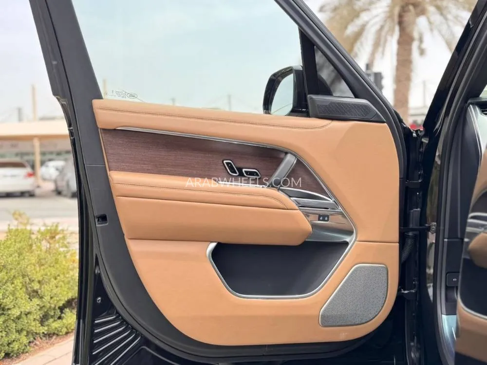 لاند روفر رينج روفر 2025 for Sale in دبي Image-17