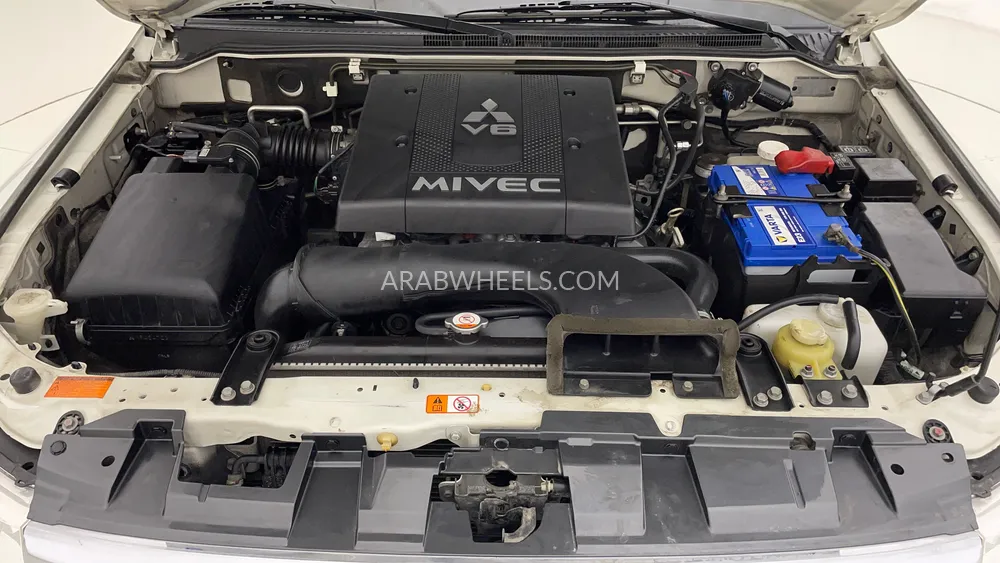 ميتسوبيشي باجيرو 2017 for Sale in دبي Image-9