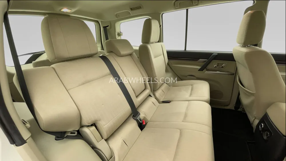 Mitsubishi Pajero 2017 for Sale in Dubai Image-25