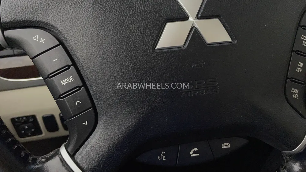 Mitsubishi Pajero 2017 for Sale in Dubai Image-41