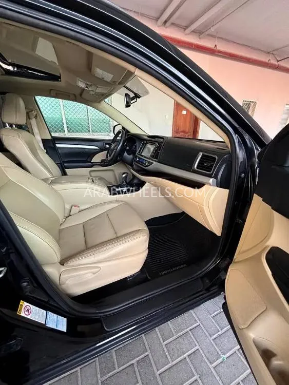 Toyota Highlander 2015 for Sale in Sharjah Image-7