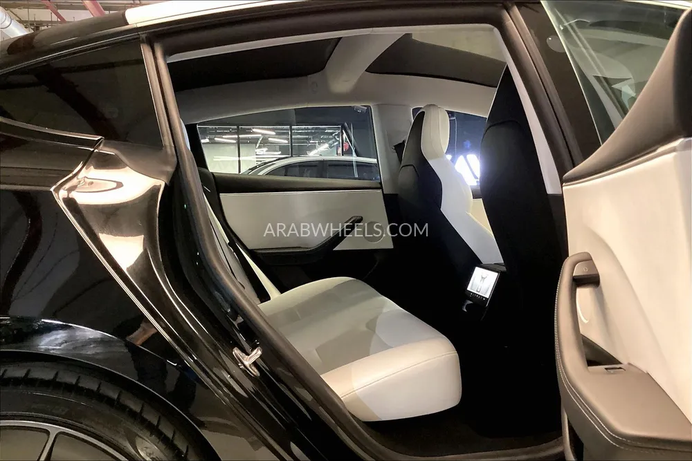Tesla Model 3 2024 for Sale in Sharjah Image-23