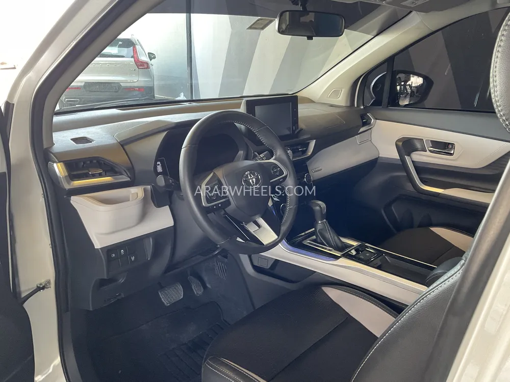 Toyota Veloz 2024 for Sale in Sharjah Image-8