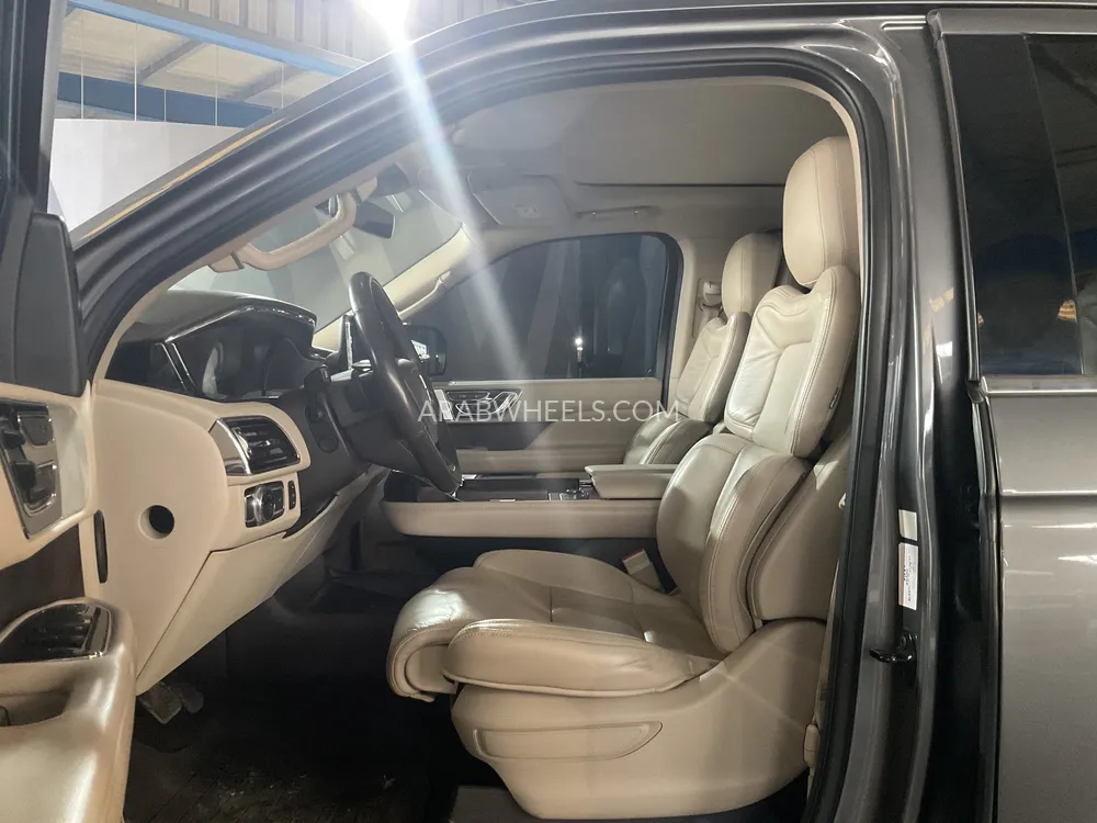 Lincoln Navigator 2021 for Sale in Sharjah Image-8