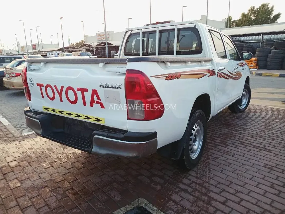 تويوتا هايلوكس 2018 for Sale in الشارقة Image-6