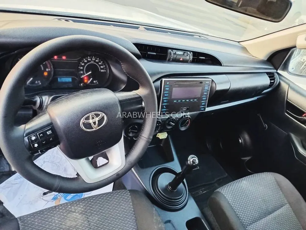 تويوتا هايلوكس 2018 for Sale in الشارقة Image-7