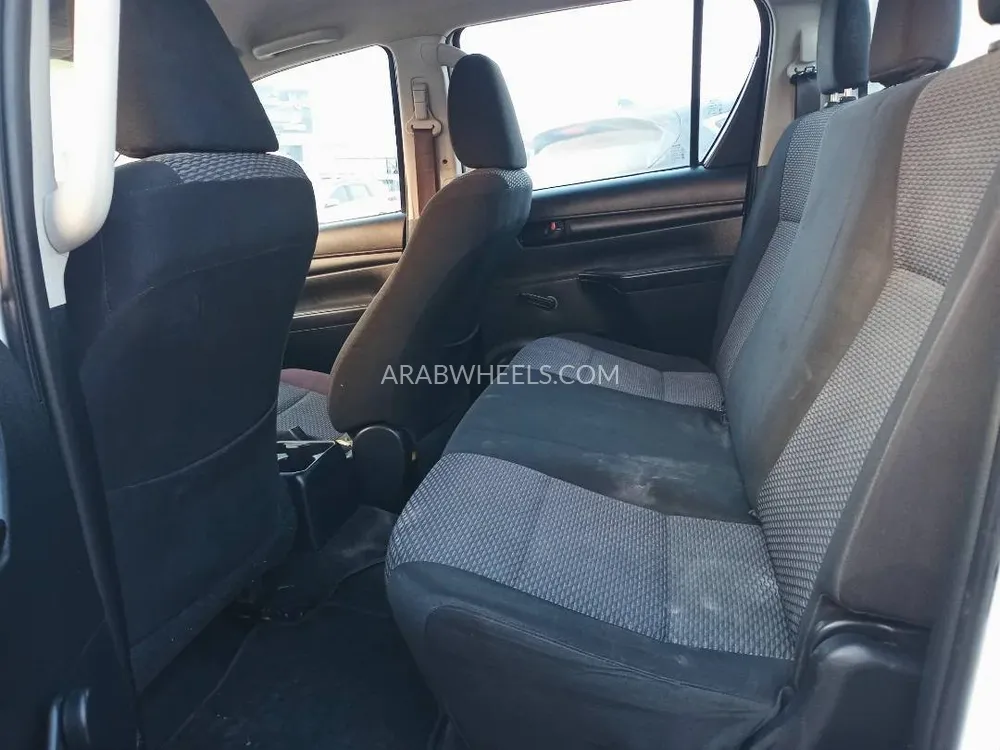 تويوتا هايلوكس 2018 for Sale in الشارقة Image-9