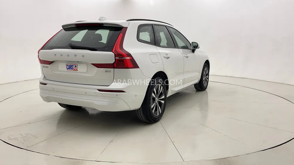 Volvo XC60 2023 for Sale in Dubai Image-3