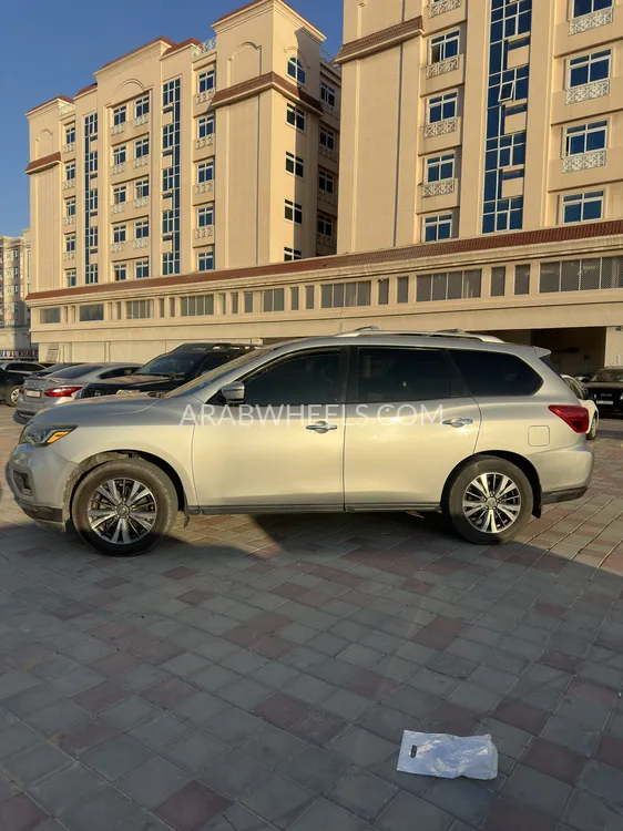 Nissan Pathfinder 2017 for Sale in Sharjah Image-4