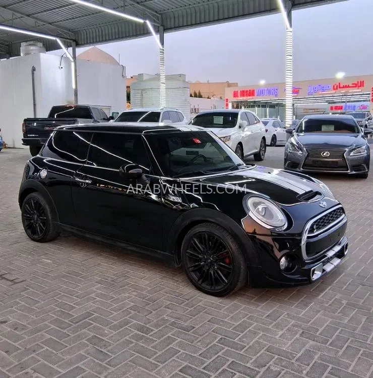 Mini Cooper 2019 for Sale in Ajman Image-3