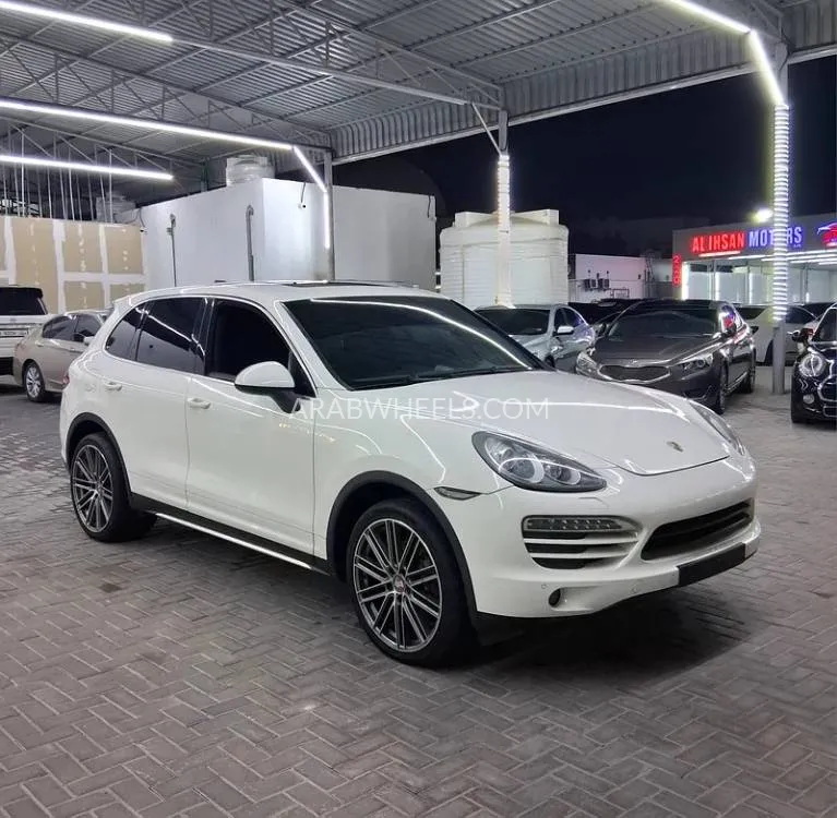 Porsche Cayenne 2011 for Sale in Ajman Image-3