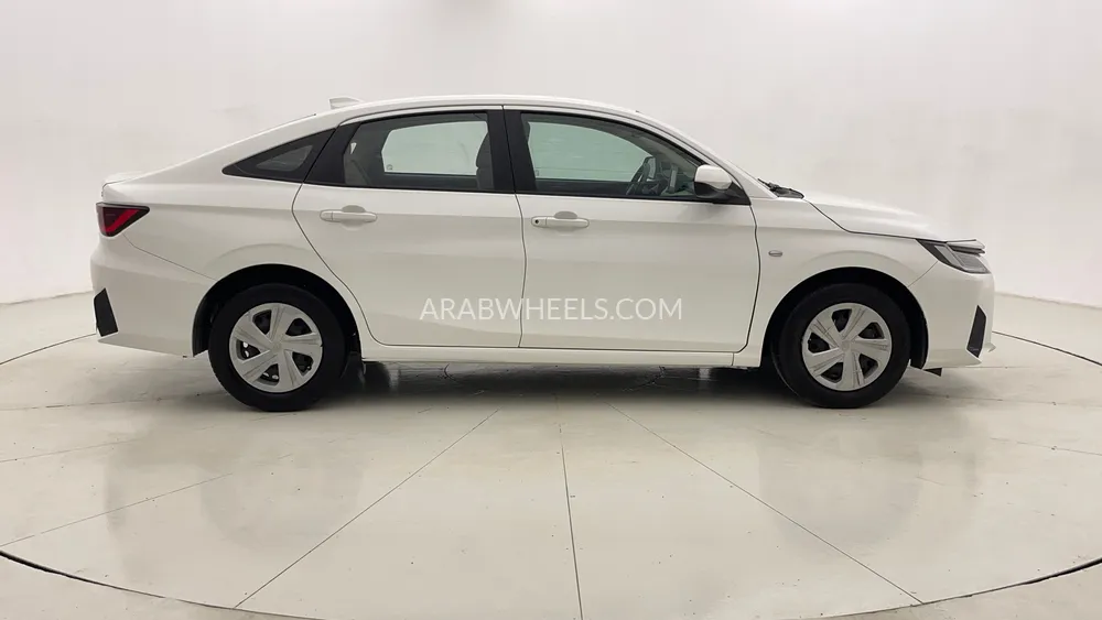 Toyota Yaris 2023 for Sale in Dubai Image-2