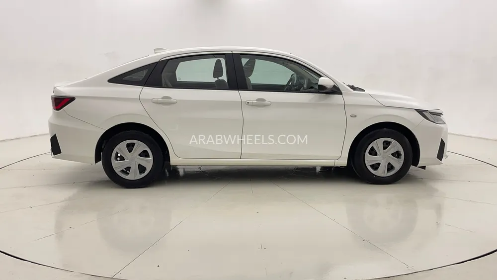 Toyota Yaris 2023 for Sale in Dubai Image-2