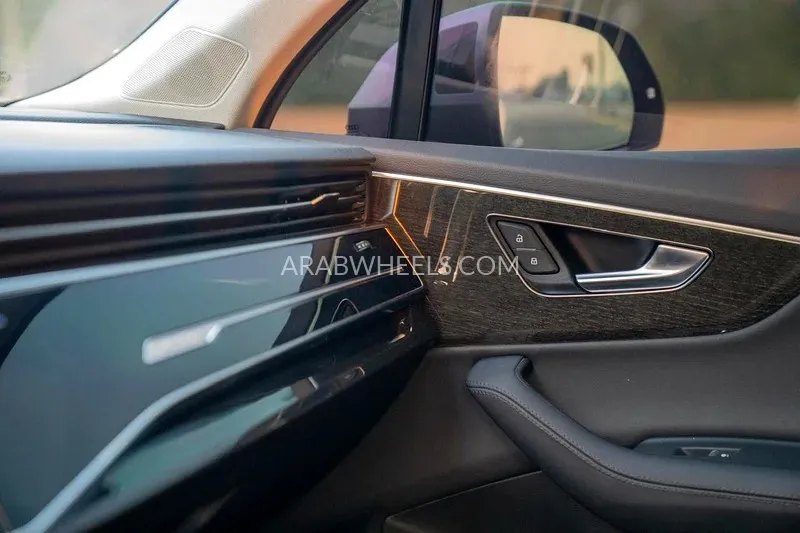 Audi Q7 2023 for Sale in Dubai Image-10