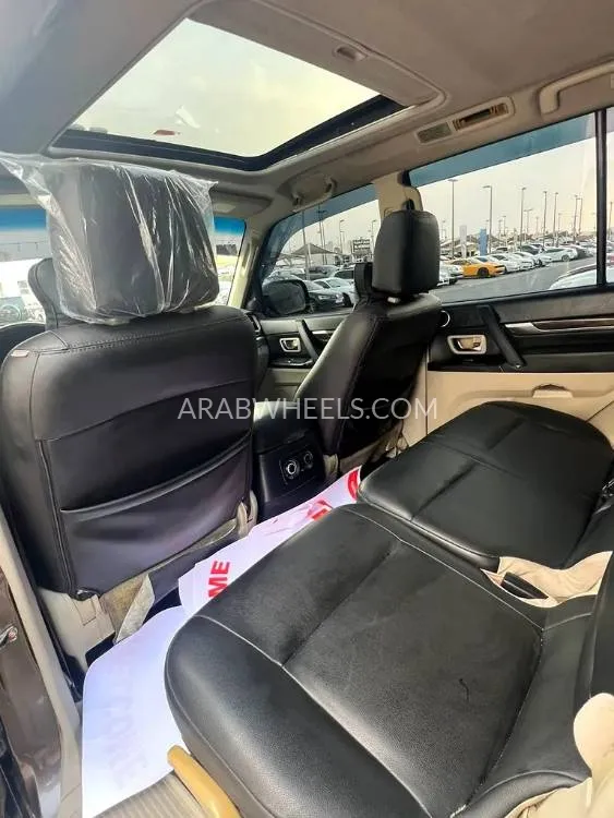 Mitsubishi Pajero 2012 for Sale in Sharjah Image-8