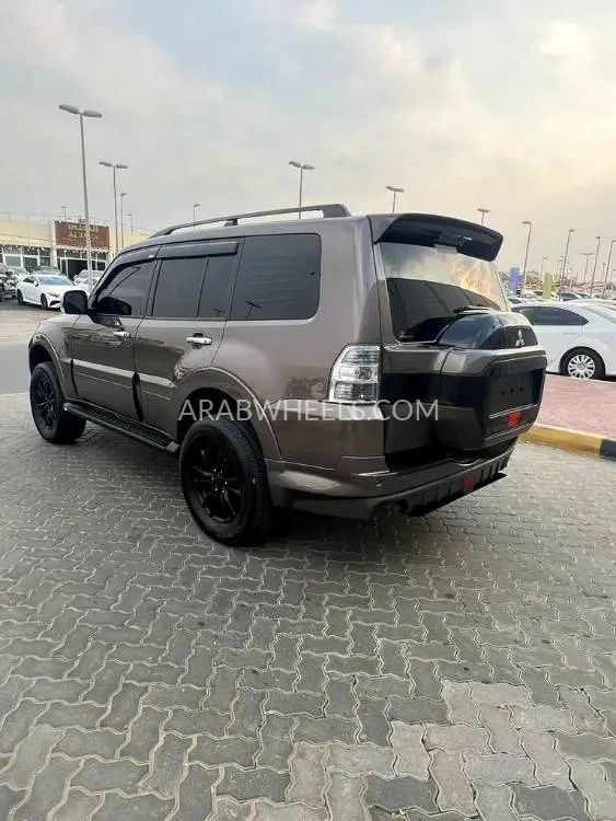 Mitsubishi Pajero 2012 for Sale in Sharjah Image-13