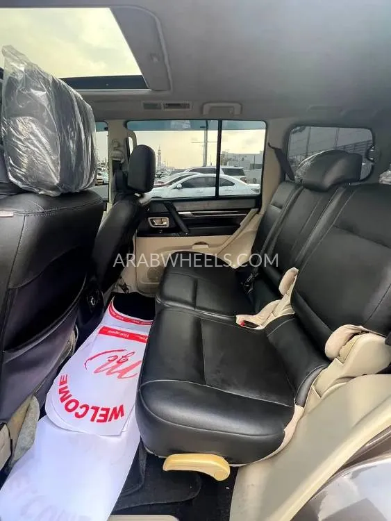 Mitsubishi Pajero 2012 for Sale in Sharjah Image-20