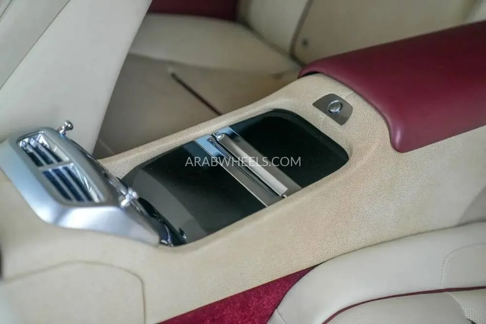 Rolls Royce Wraith 2016 for Sale in Sharjah Image-4