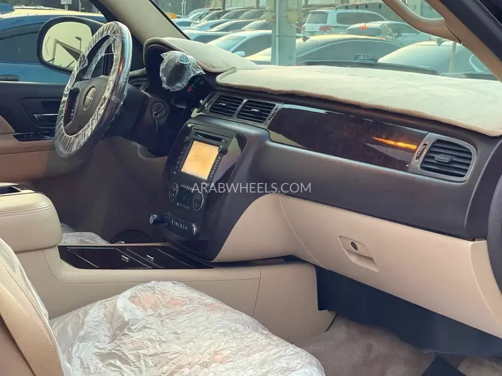 GMC Yukon XL 2012 for Sale in Sharjah Image-2