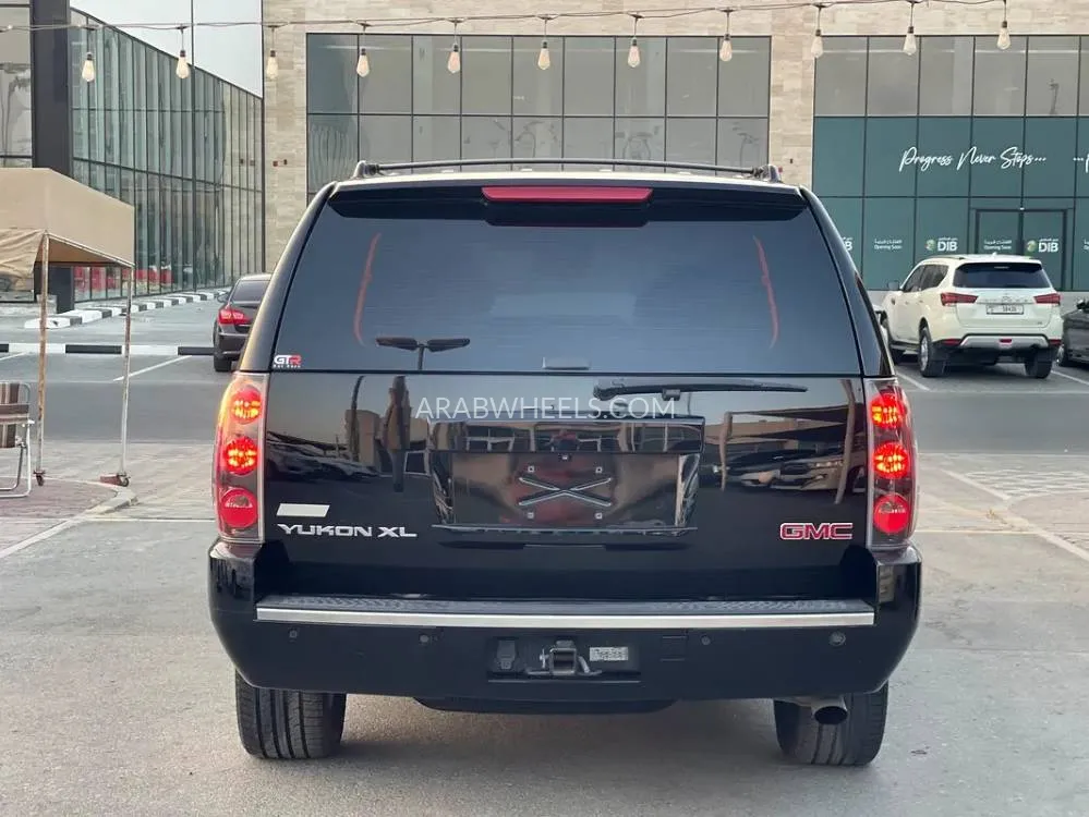 GMC Yukon XL 2012 for Sale in Sharjah Image-15