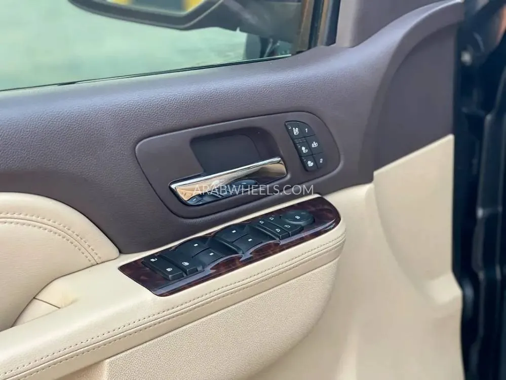 GMC Yukon XL 2012 for Sale in Sharjah Image-16