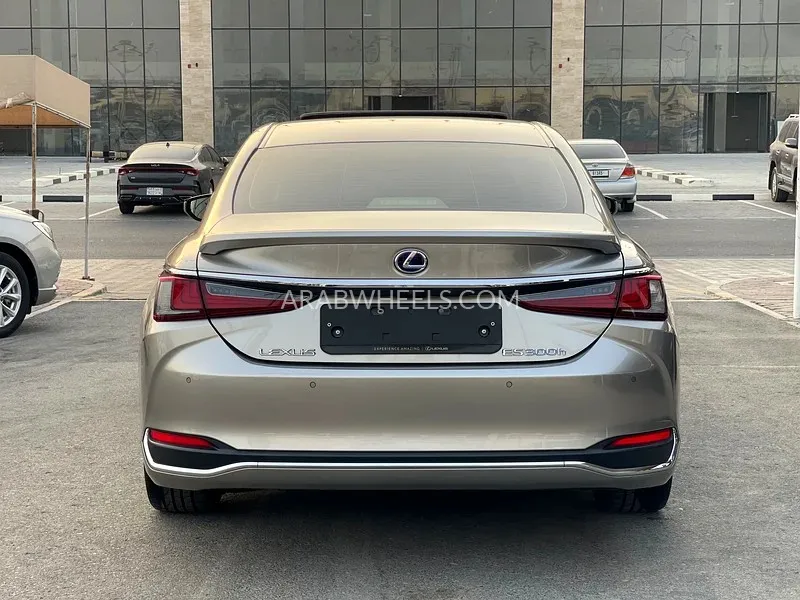 Lexus ES 2022 for Sale in Sharjah Image-3