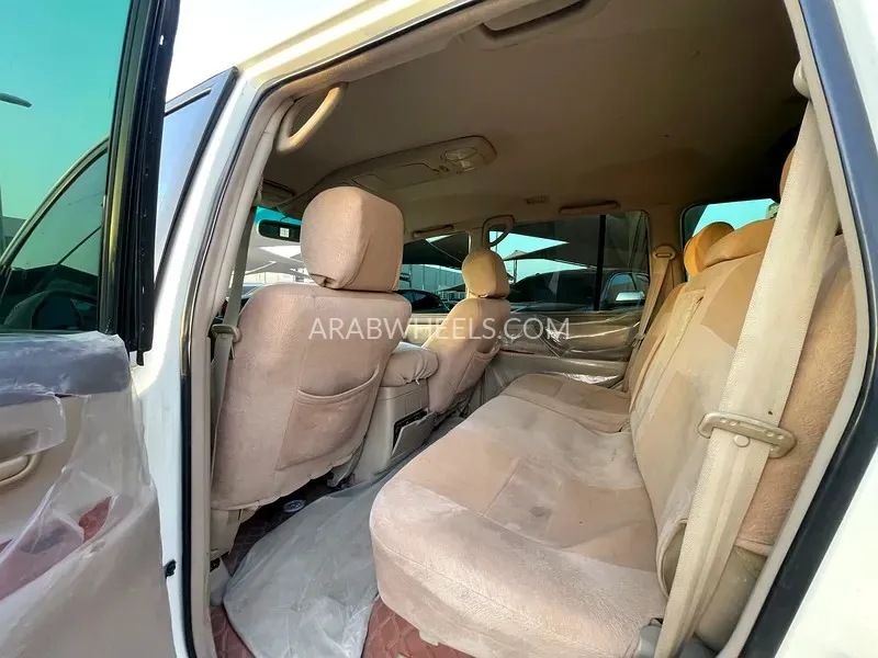 Toyota Land Cruiser 2005 for Sale in Sharjah Image-2
