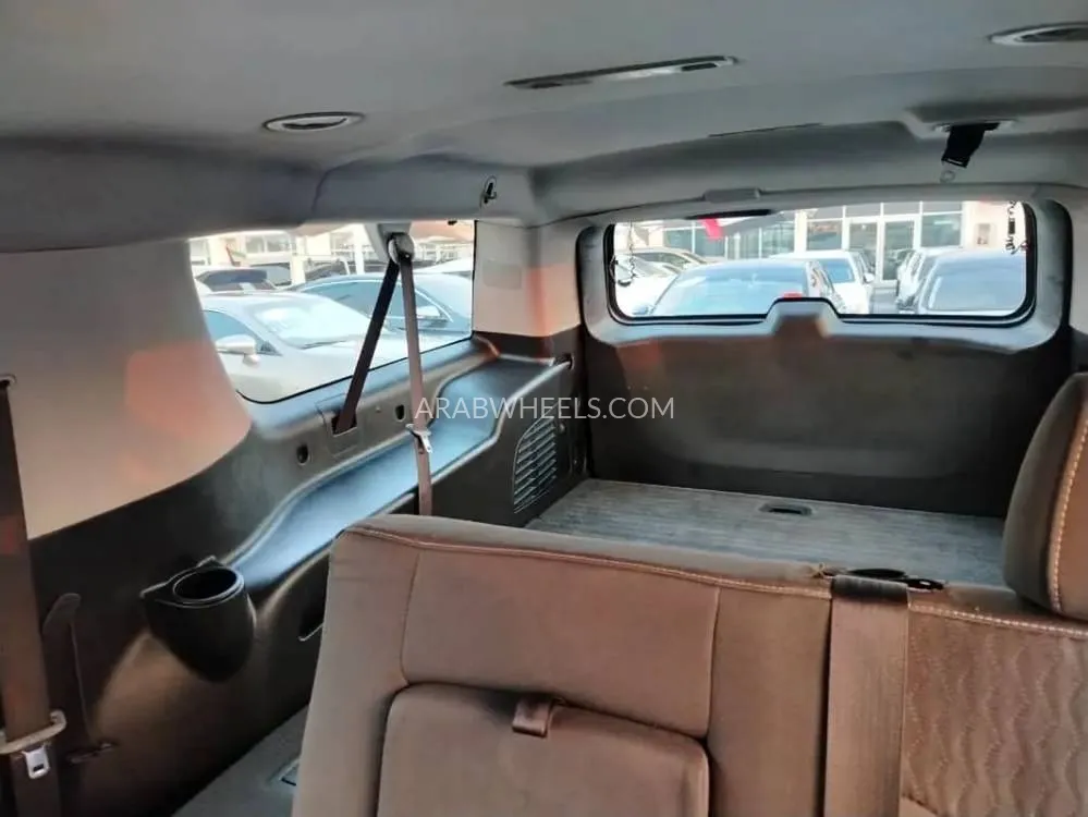 GMC Yukon XL 2018 for Sale in Dubai Image-4