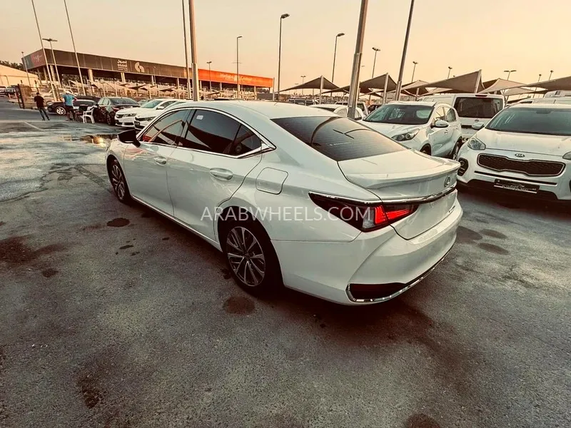 Lexus ES 2022 for Sale in Sharjah Image-7