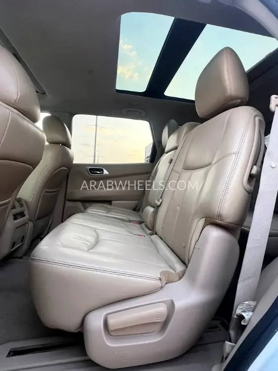 Nissan Pathfinder 2018 for Sale in Sharjah Image-12