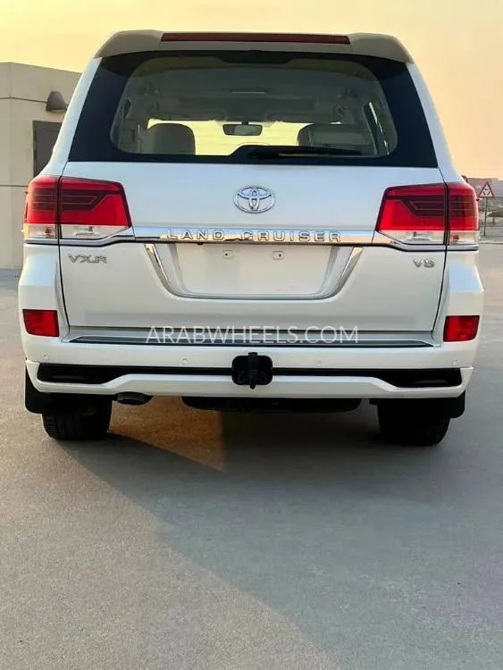 تويوتا لاند كروزر 2017 for Sale in الشارقة Image-9