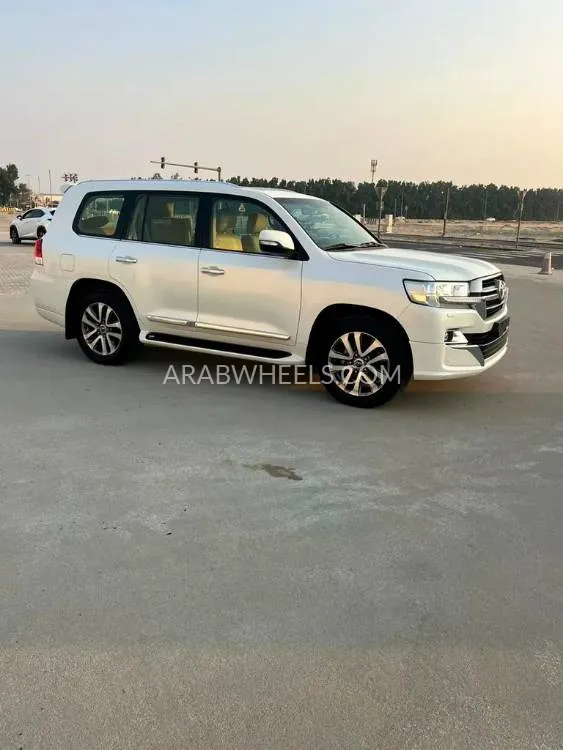 تويوتا لاند كروزر 2017 for Sale in الشارقة Image-11