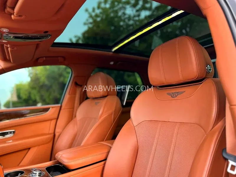 Bentley Bentayga 2018 for Sale in Sharjah Image-3