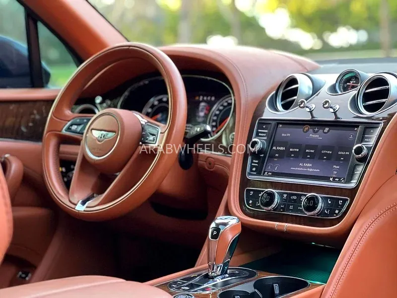 Bentley Bentayga 2018 for Sale in Sharjah Image-5