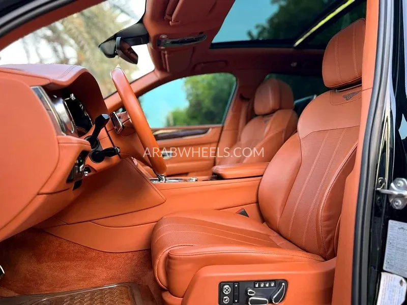 Bentley Bentayga 2018 for Sale in Sharjah Image-13