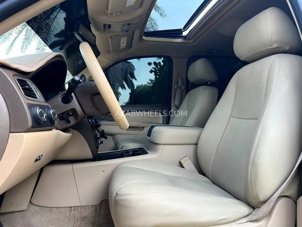 Chevrolet Tahoe 2011 for Sale in Sharjah Image-6