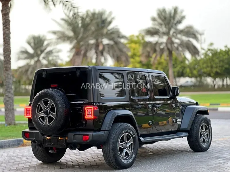 Jeep Wrangler 2018 for Sale in Sharjah Image-2
