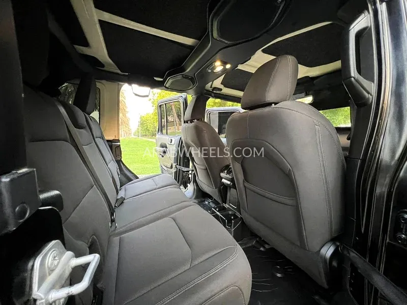 Jeep Wrangler 2018 for Sale in Sharjah Image-7
