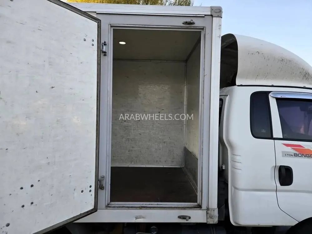 Kia Bongo 2017 for Sale in Sharjah Image-9