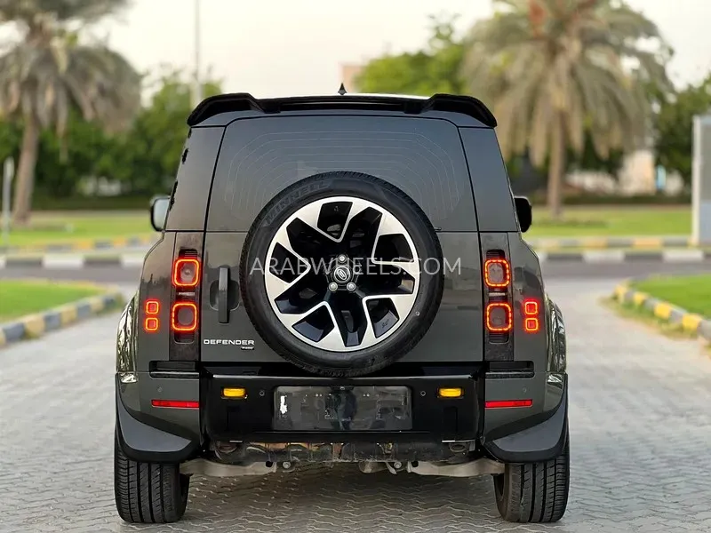 Land Rover Defender 2021 for Sale in Sharjah Image-2