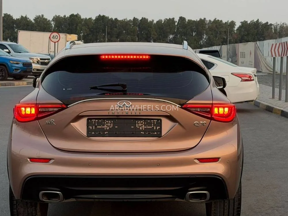 Infiniti Q30 2018 for Sale in Sharjah Image-6
