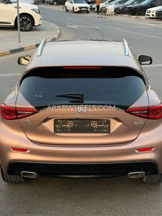 Infiniti Q30 2018 for Sale in Sharjah Image-7