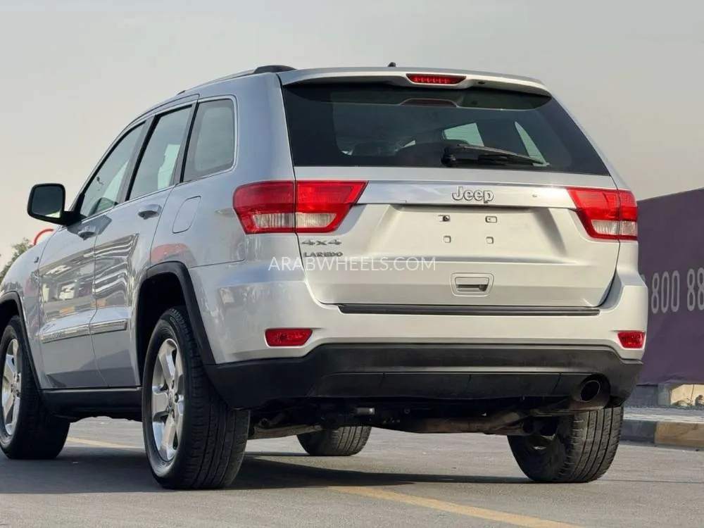 Jeep Cherokee 2012 for Sale in Sharjah Image-9