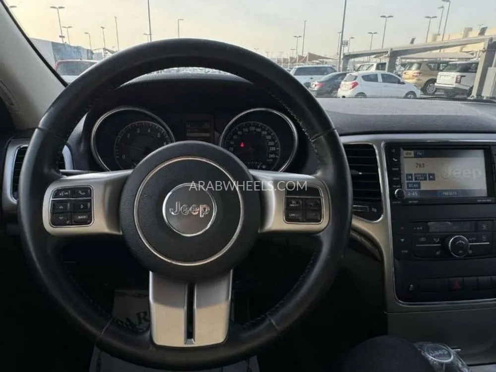 Jeep Cherokee 2012 for Sale in Sharjah Image-11