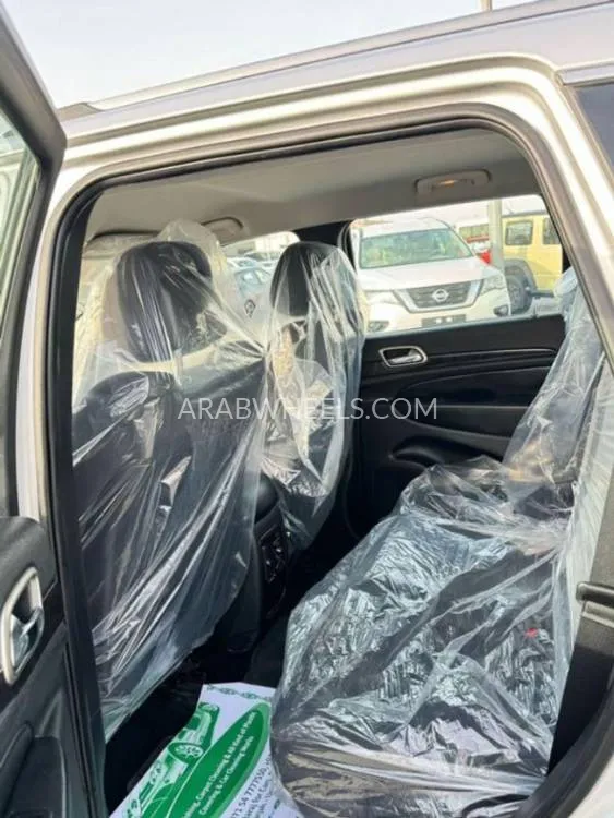 Jeep Cherokee 2012 for Sale in Sharjah Image-14